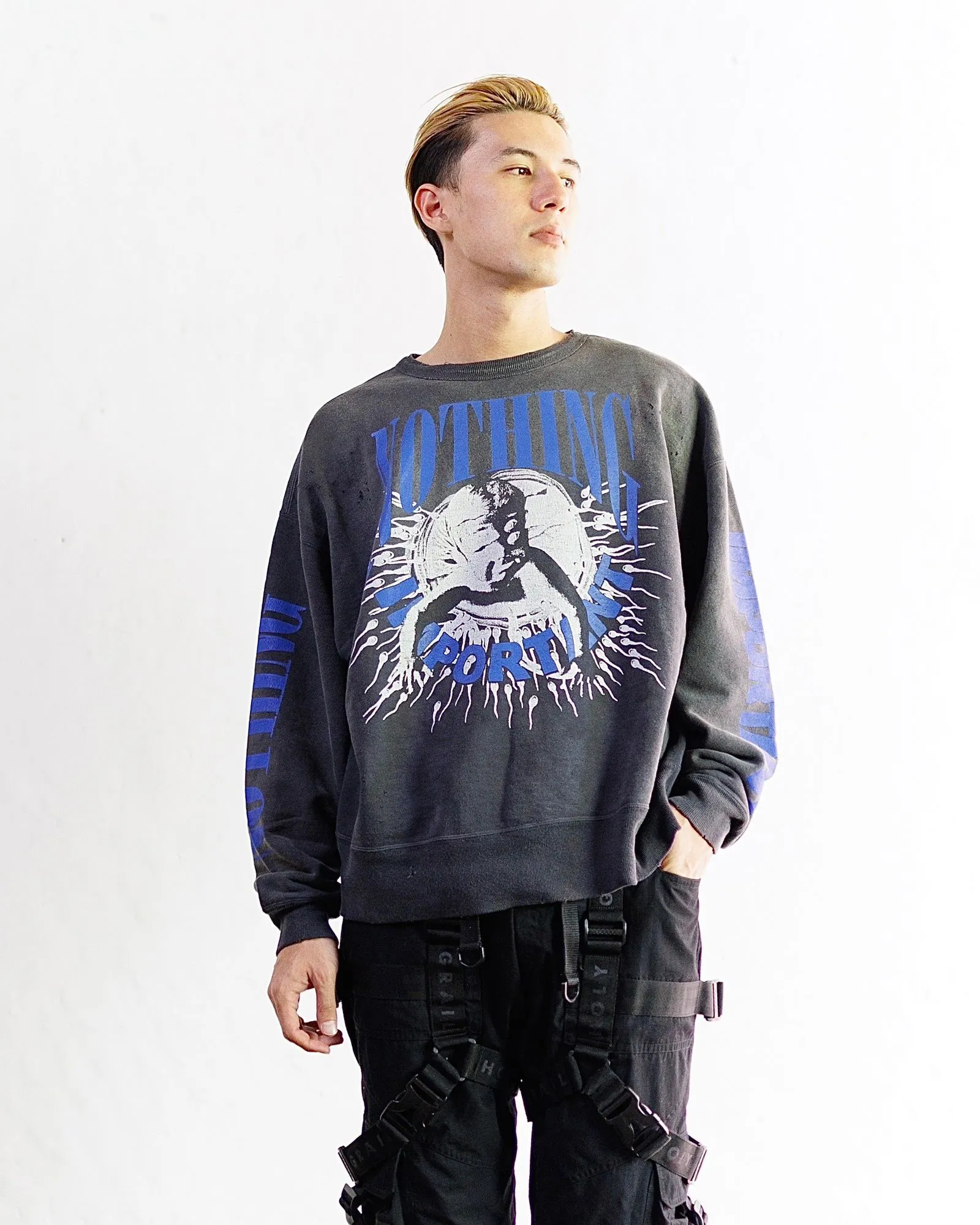 SAINT Mxxxxxx × Kosuke Kawamura KK_CRW SWT/NOTHNG IMP/BLK joint model Holy Infant Tadpole retro distressed sweatshirt, washed black S-XL Assute dyeing, genuine whole garment sprayed with horsetail fading process, collar/cuffs frayed in many places, front and rear panels/sleeves super complicated hanging grinding, heavy washing and distressing, correct fruit mark/angel mark